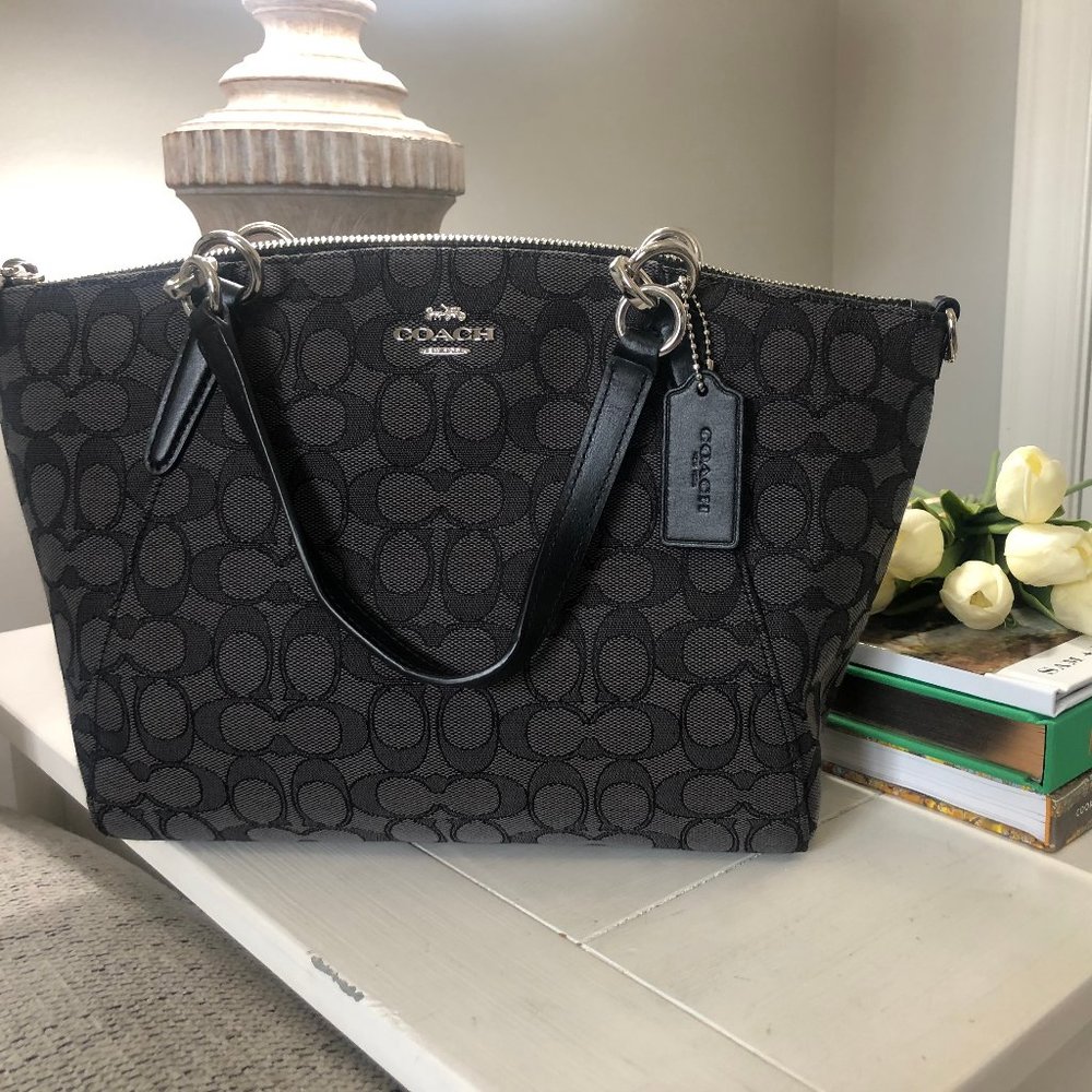 CoachTote In Signature Canvas